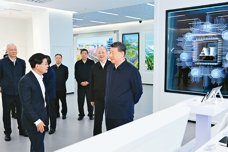 2026年2月9日至10日，中共中央总书记、国家主席、中央军委主席习近平在北京考察并看望慰问基层干部群众。这是9日上午，习近平在位于北京亦庄的国家信创园考察。